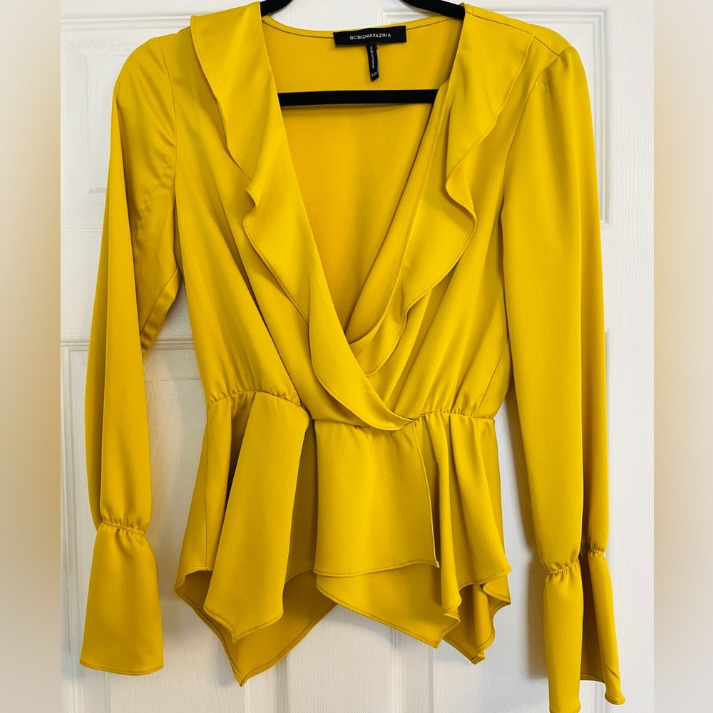 BCBGMAXAZRIA Women's beautiful Top